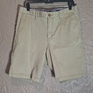 Men's Tan Shorts Perfect For Casual Outings